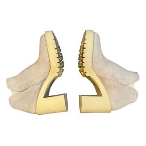 Dolce Vita Women's Light Sand Suede Lug Sole Platform Ankle Booties. Size 8.5